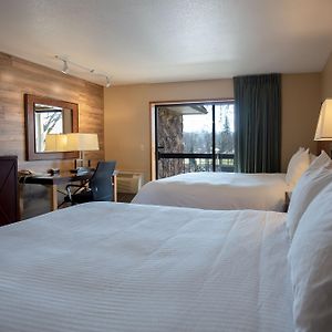 Deluxe Queen Room Two Queen Beds River View
